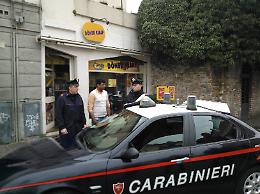 Aggredito 'kebabbaro' in piazza Garibaldi fermati tre nordafricani