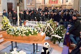 Il paese si ferma per dare l'ultimo saluto a Martina Sarzi