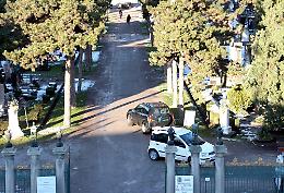 Cimitero, scontro sull'appalto per la pulizia dei bagni
