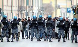 Sabato 4 maggio inaugura la nuova sede di CasaPound, i centri sociali hanno annunciato proteste e si temono disordini. Cosa dovrebbe fare il sindaco?