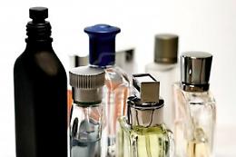 Ruba mille euro di profumi
e aggredisce la commessa