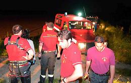Finisce nelle 'sabbie mobili', individuato dai carabinieri ed estratto dai vigili del fuoco