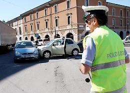 Scontro tra auto in piazza Cadorna, un ferito