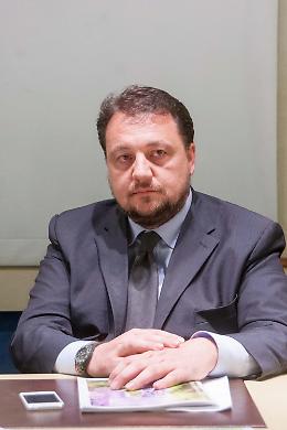 Prezzo del latte, Fava: la risposta alla crisi non è il piano del governo