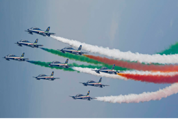 Divertimento e solidarietà con le Frecce Tricolori