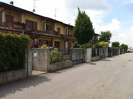 Proprietaria via da casa, ladri scatenati