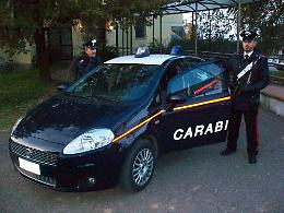 Ruba un paio di scarpe firmate, mamma denunciata