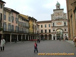 A palazzo Vimercati risuonano le note per strada