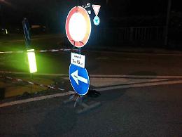 Cede la fognatura, si apre una grossa buca in via Aroldi