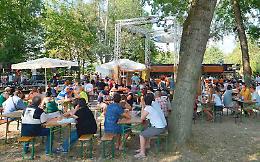 Cemento in golena, caso politico