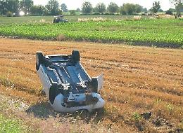 Auto ribaltata e abbandonata: risolto il mistero
