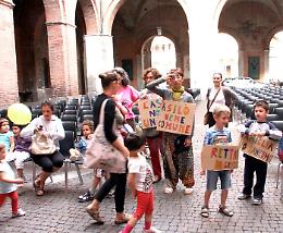 La carica dei mille contro il caro scuola