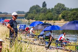 Pesca al colpo al canale navigabile