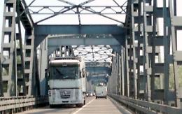 Ponte vietato ai tir, sulla sponda cremonese 96 sanzioni
