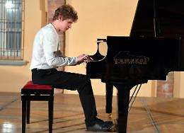 La platea del museo Diotti
si inchina al talento di Kolesnikov