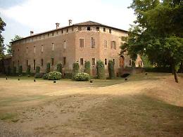 Cena solidale ‘porta da casa vivande e posate’ a Fombio