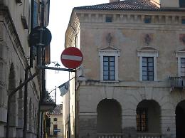 'Città di Duchi e di cartelli stradali'