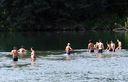 Il divieto di balneazione non viene rispettato