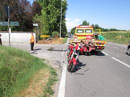 Scontro tra auto e moto, due feriti