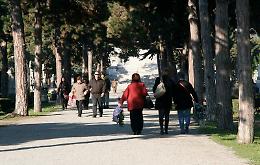 Cimitero, sirena rotta e la gente resta chiusa dentro