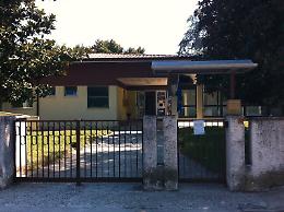 Genitori volontari: 'Tinteggiamo la scuola'
Il Comune: 'Grazie, ma non serve'