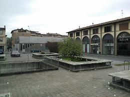 Pugni e bottigliate fuori dal pub
Rissa con feriti gravi nella notte