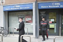 Assalto in banca, via 10mila euro
Taglierino contro un dipendente