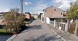 Rubano fucili e computer ma i carabinieri li fanno fuggire