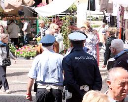 Blitz anti-abusivi al mercato