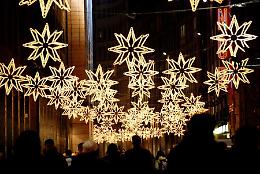 Natale, luminarie senza polemiche