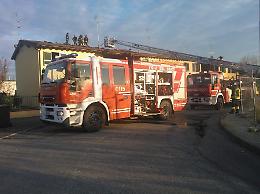 Camino e tetto a fuoco, attimi di panico: inquilino salvato da un vicino