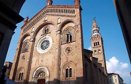 Pochi e anziani i sacerdoti, parrocchie aggregate anche in città