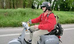 Schianto in Vespa:
morto un 48enne