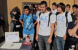 In ricordo del figlio aiutano i compagni