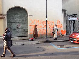 Il degrado si legge sui muri
Nuove scritte nella notte
