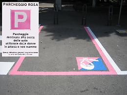 Arriva il 'parcheggio rosa'
per neo mamme e donne incinta