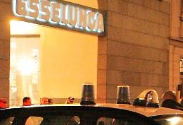 Sfila il portafogli dalla borsa di una donna, arrestato