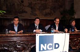Nuovo centro destra all'attacco
"No alle unioni civili"