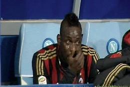 Balotelli papà su Twitter: tra i campioni la sfida vera è a colpi di followers