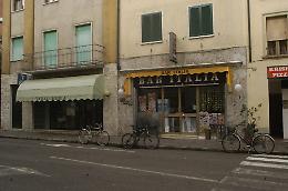 Assalto al bar, fuga a mani vuote e ladri ripresi dalle telecamere