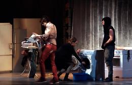 'Ricorda con rabbia', il teatro
come medicina per sentirsi vivi