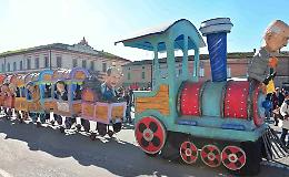 Sole e folla al Carnevalissimo