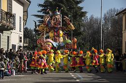 Carnevale, altro che scherzi
E' guerra volontari-negozianti