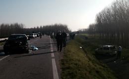 Schianto tra due auto, sei persone ferite