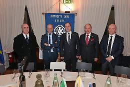 Sallusti al Rotary: "Renzi è il successore di Berlusconi"