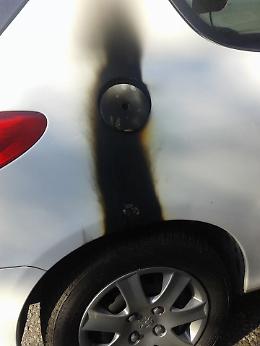 Diavolina sotto l'auto, danni