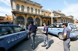 Questua molesta davanti al market. Bloccato dopo un inseguimento