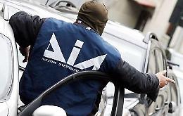 Si spacciano per camorristi e 'seviziano' imprenditore