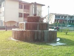 Tra degrado e panchine bruciate, parco nelle mani dei vandali