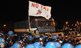 Coltelli nell'auto, bloccati due No Tav